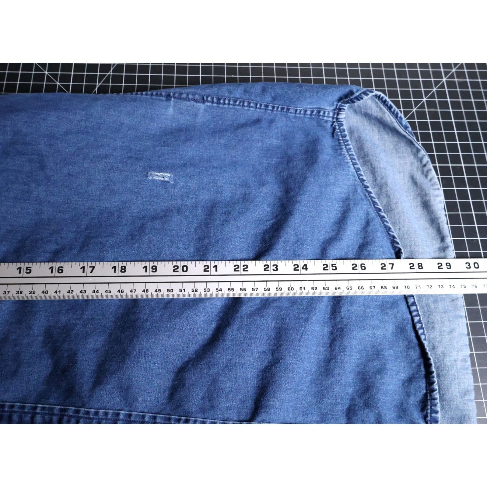 Dockers VINTAGE Dockers Oversized Denim Shirt Men Large Blue Distressed 90s VTG Grunge Shirt Hardcover? Size US L / EU 52-54 / 3 - 7 Thumbnail