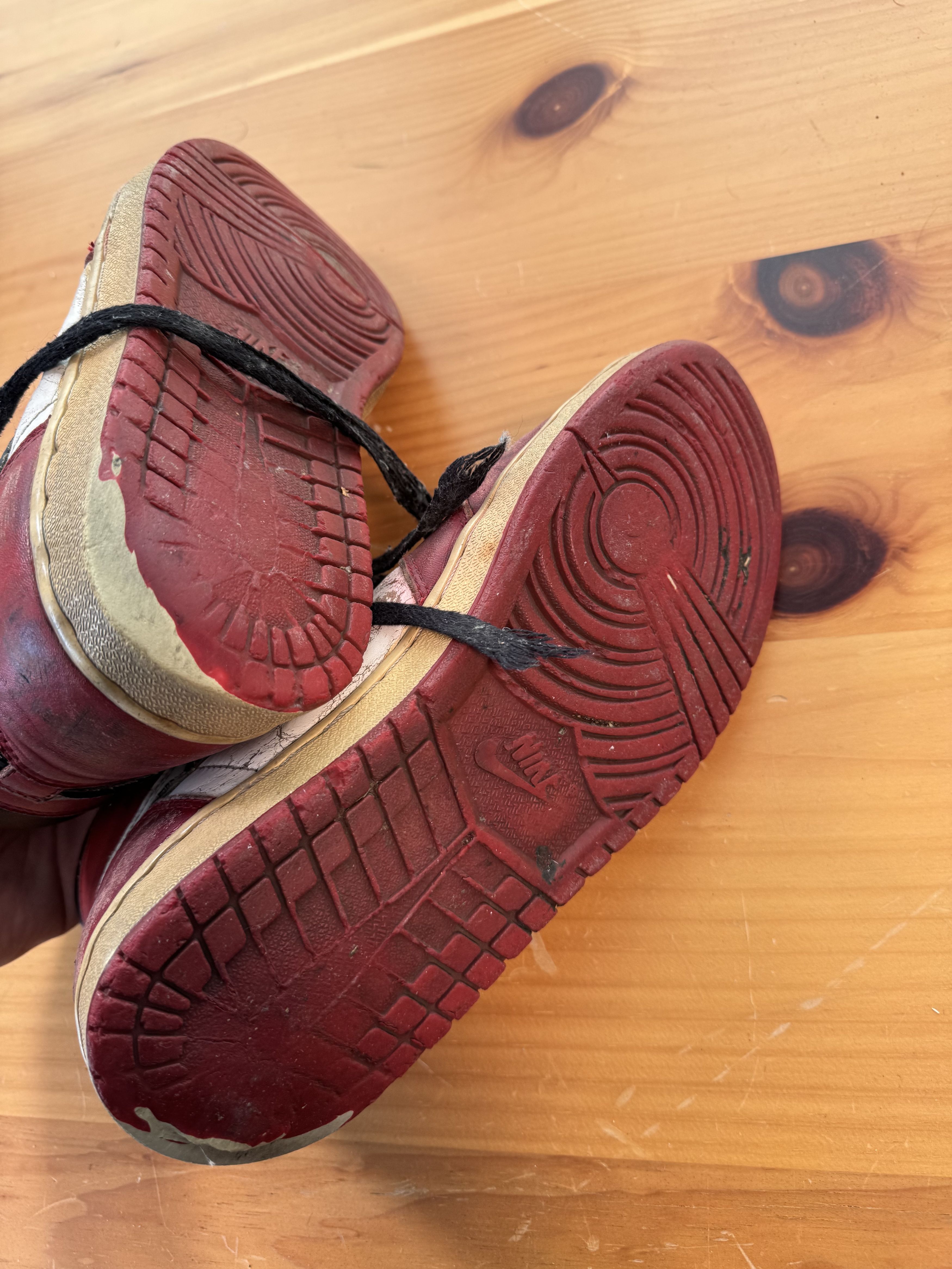 Jordan Brand 1994 Jordan Chicago 1 destroyed Size US 10 / EU 43 - 11 Thumbnail