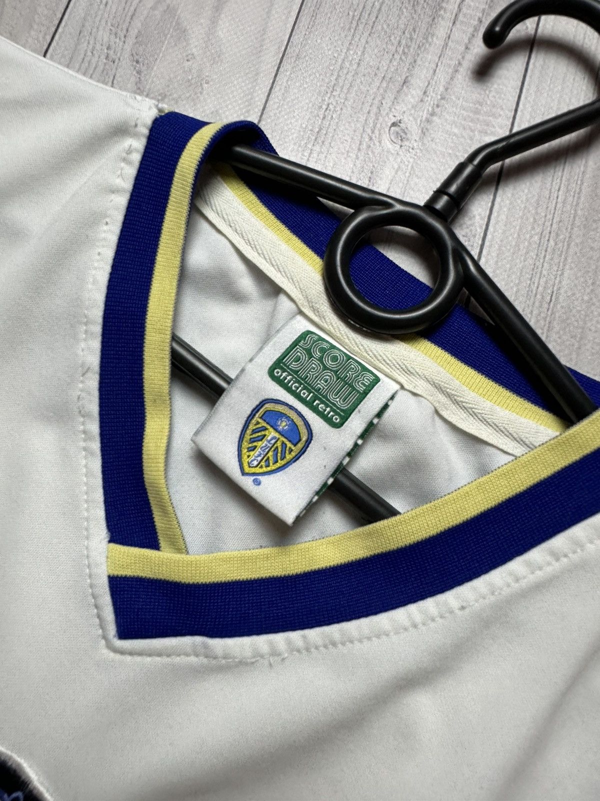 Vintage Vintage Leeds United soccer jersey retro logo size XL Size US XL / EU 56 / 4 - 5 Thumbnail