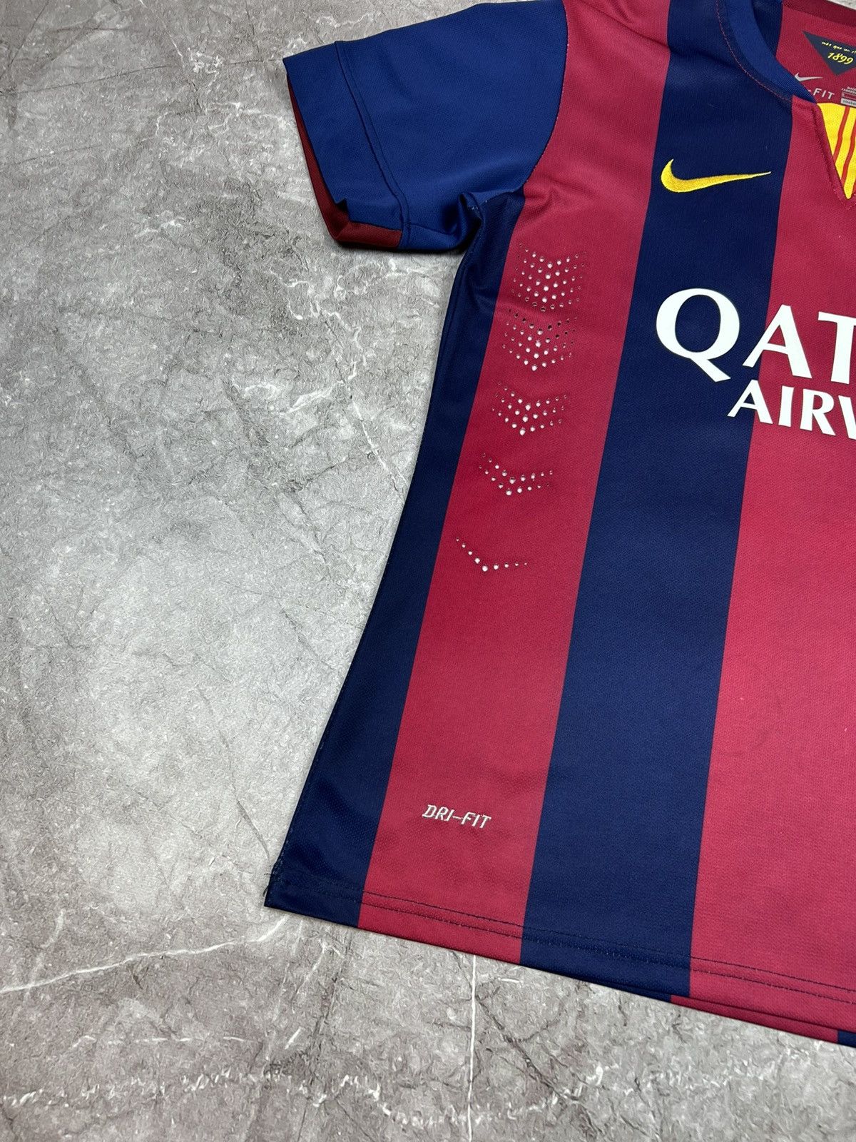 Nike Vintage Nike Barcelona 10 Messi soccer jersey size S Size US S / EU 44-46 / 1 - 4 Thumbnail