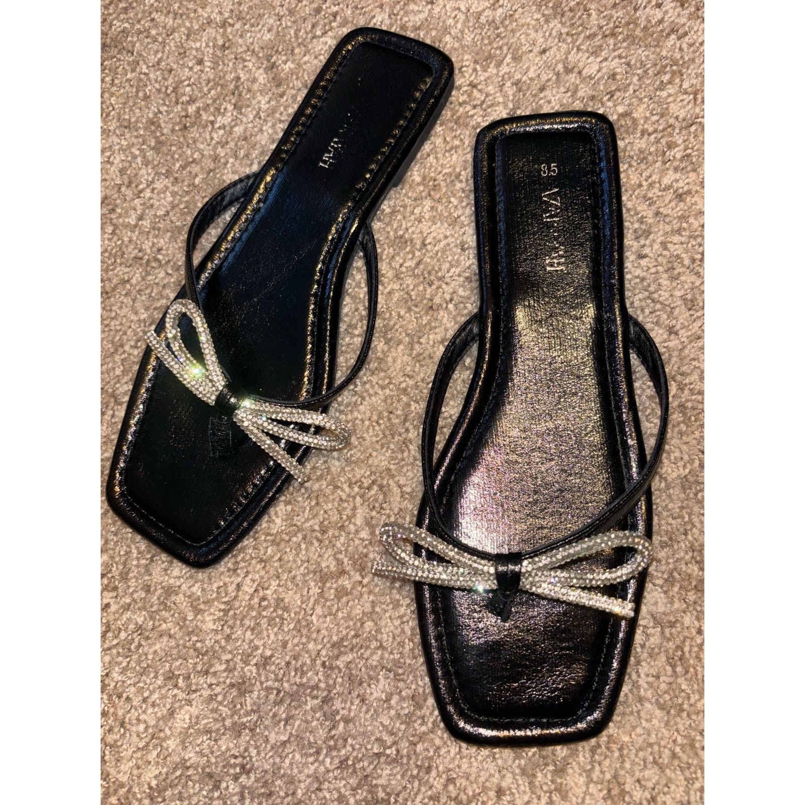 The Unbranded Brand Azarayah Rhinestone Bow Flat Flip Flops Size 8.5 Size US 8.5 / IT 38.5 - 2 Thumbnail