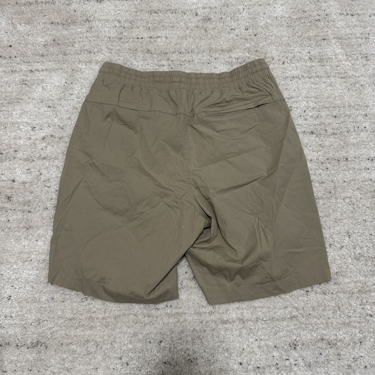 Lululemon LuLulemon Khaki Shorts Size US 30 / EU 46 - 2 Thumbnail