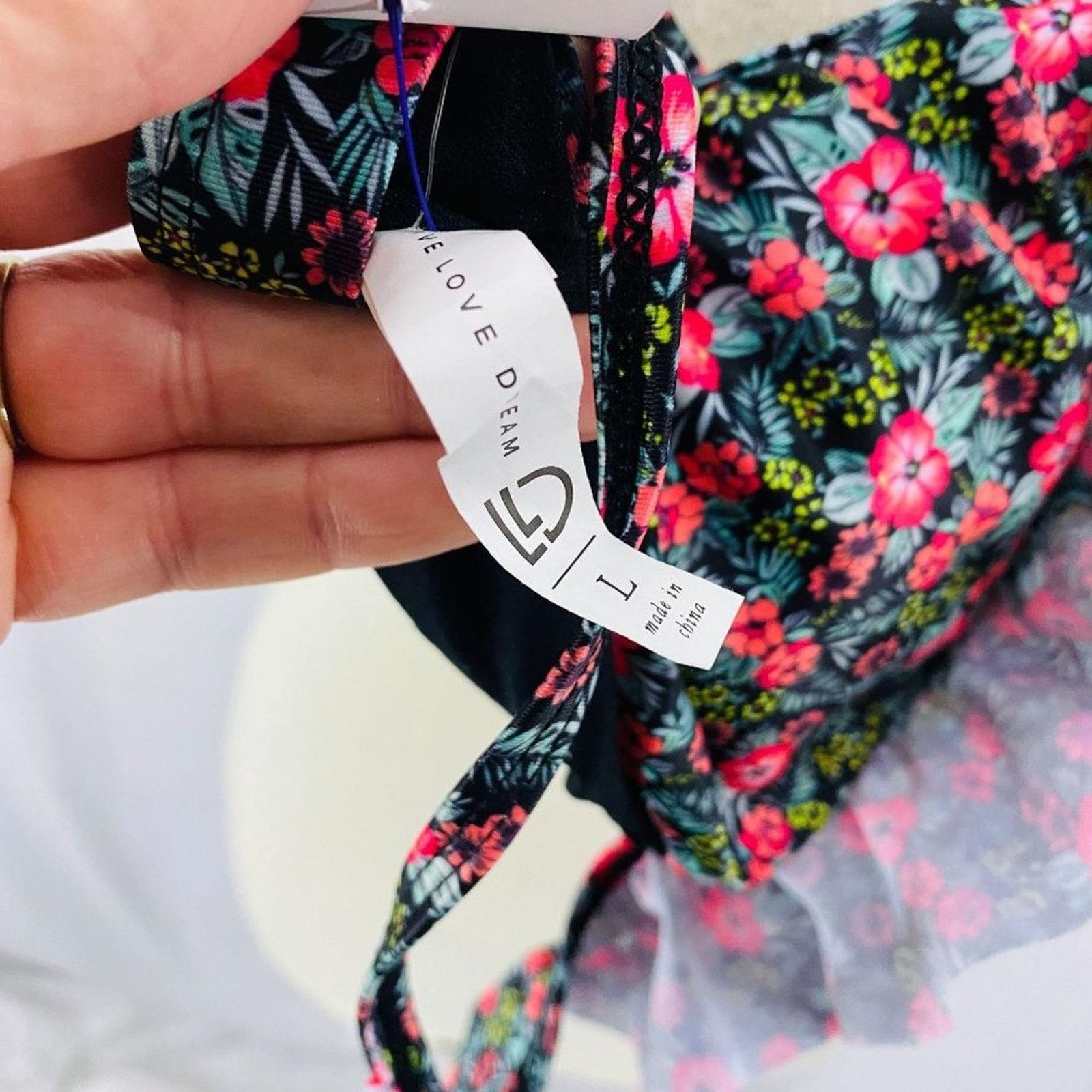 Aeropostale Live Love Dream Aeropostale Floral Ruffle Triangle Top L Size ONE SIZE - 7 Thumbnail