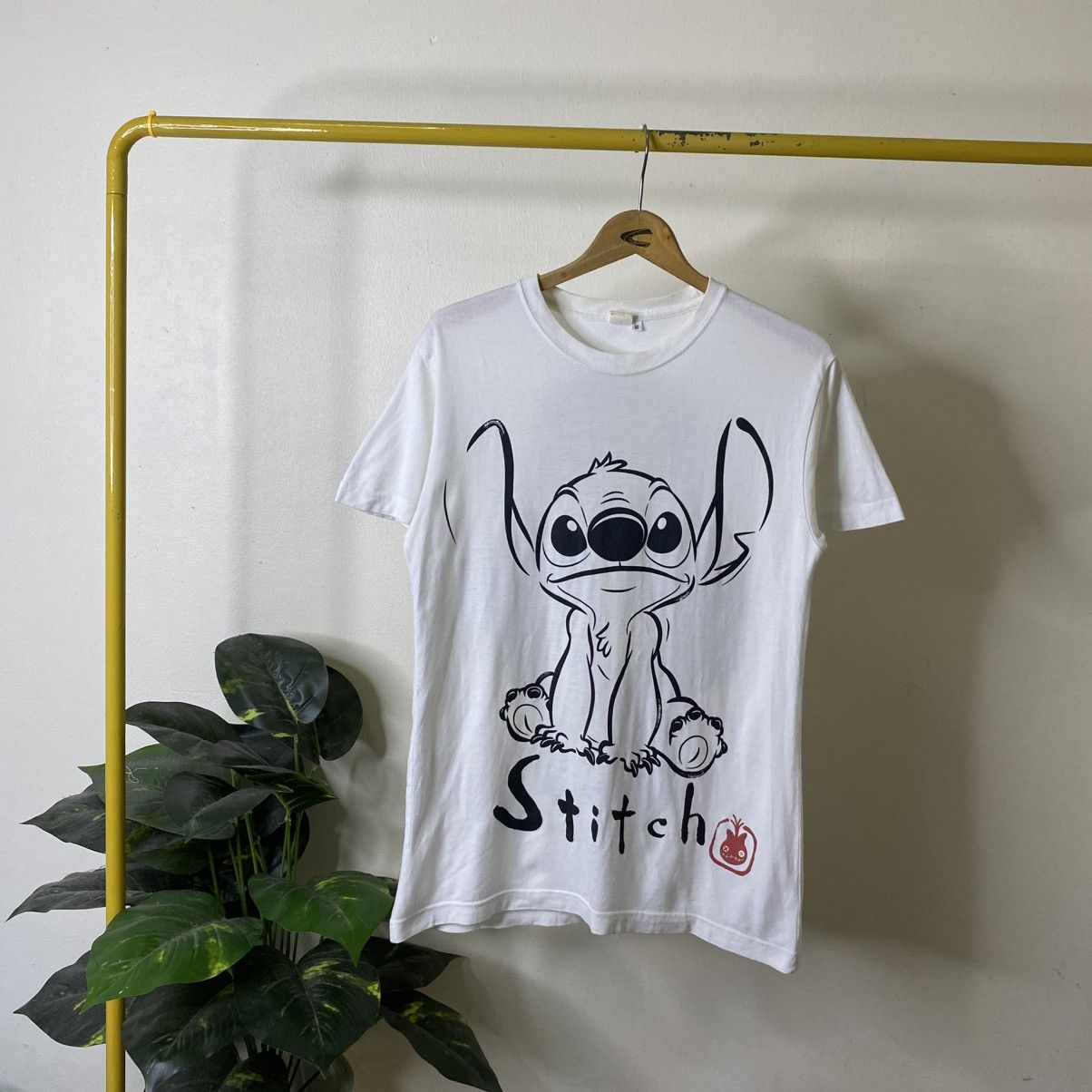 Disney Vintage 2000s Disney Lilo & Stitch T Shirt Size US M / EU 48-50 / 2 - 1 Thumbnail