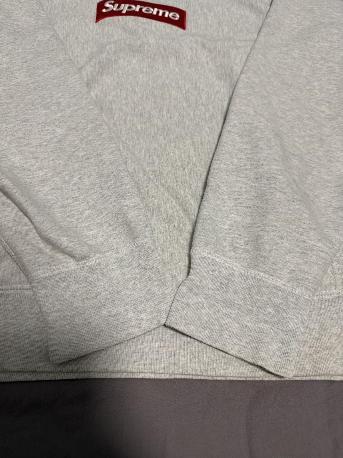 Supreme Supreme fw18 grey box logo crewneck red on grey Size US L / EU 52-54 / 3 - 7 Thumbnail