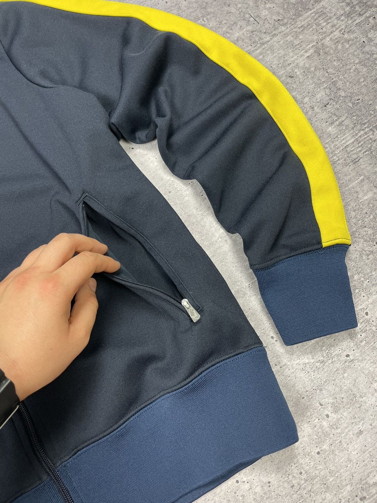 Nike × Vintage Vintage Nike Y2K Style Football Arsenal Big Logo Zip Olympic Size US M / EU 48-50 / 2 - 13 Thumbnail
