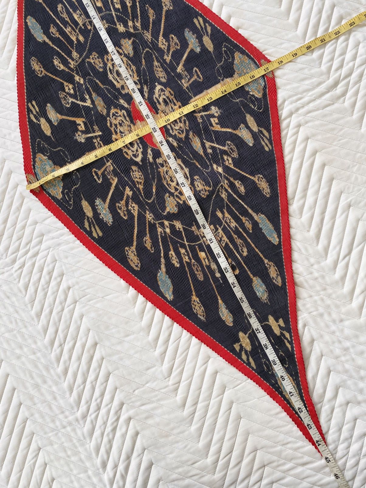 Vintage “High-Quality Pleated Stretch Scarf – Issey Miyake Vibes” Size ONE SIZE - 5 Thumbnail