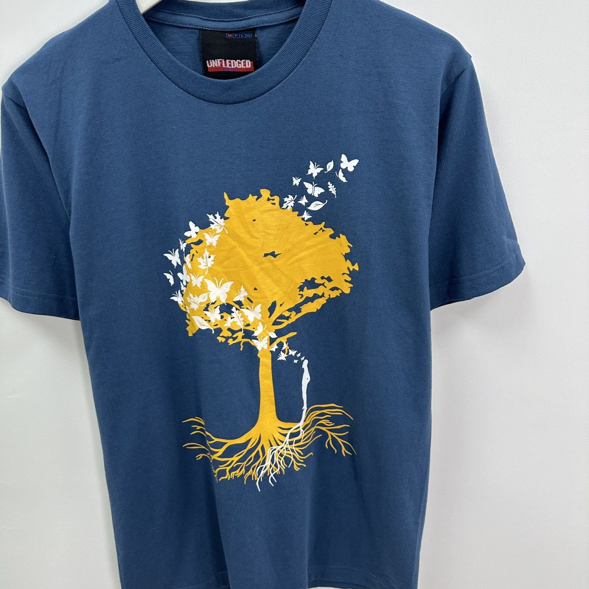 Vintage Vintage 00s Unfledged Connecting with nature Tree human tee Size US M / EU 48-50 / 2 - 4 Thumbnail