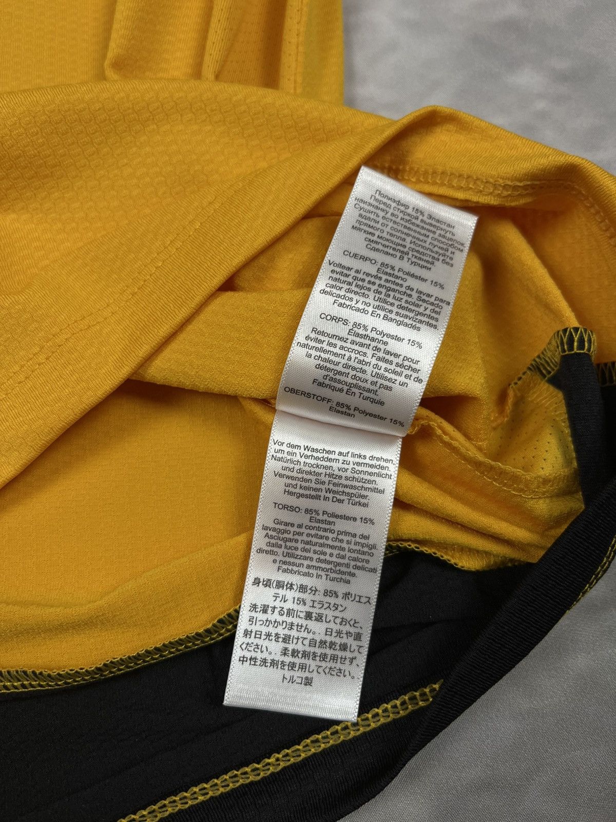 Castore Castore Wolves Pro Training Longsleeve Yellow M (2022-2023) Size US M / EU 48-50 / 2 - 15 Thumbnail