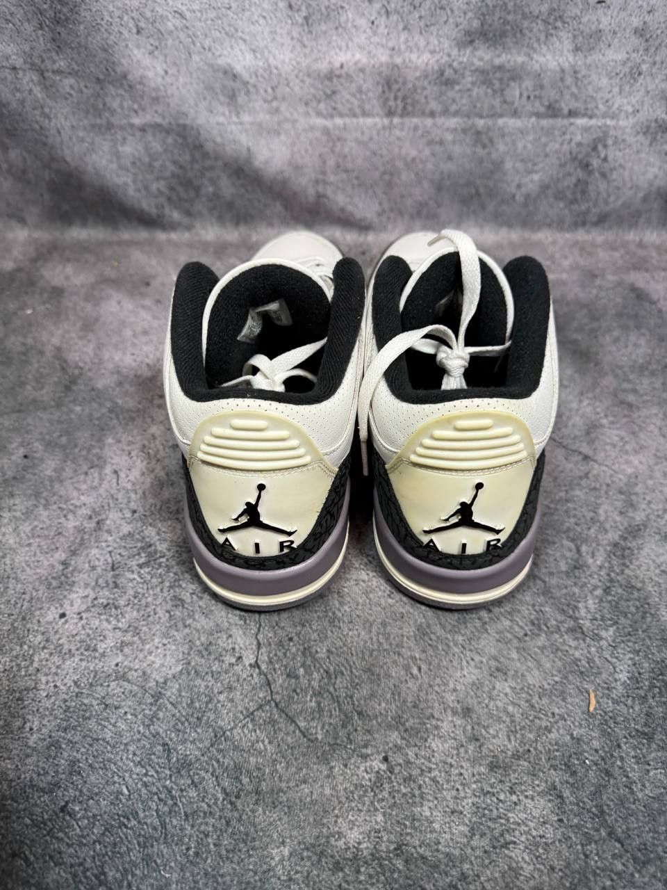 Jordan Brand Size 9 | Jordan 3 Cement Grey No Box | Pre-Owned Size US 9 / EU 42 - 2 Thumbnail