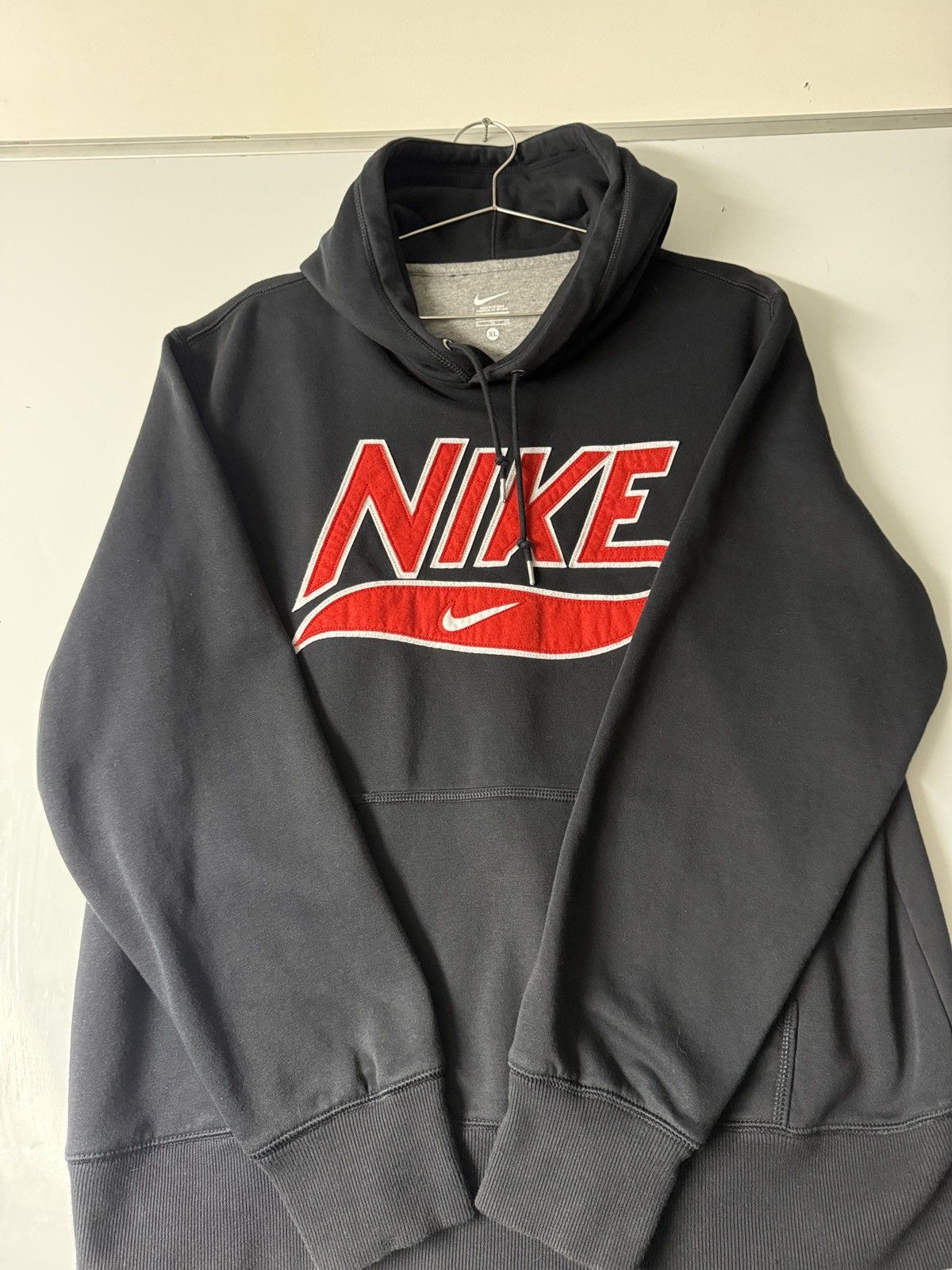 Nike Nike Men's Black Hoodie with Red Logo Size US XL / EU 56 / 4 - 1 Thumbnail