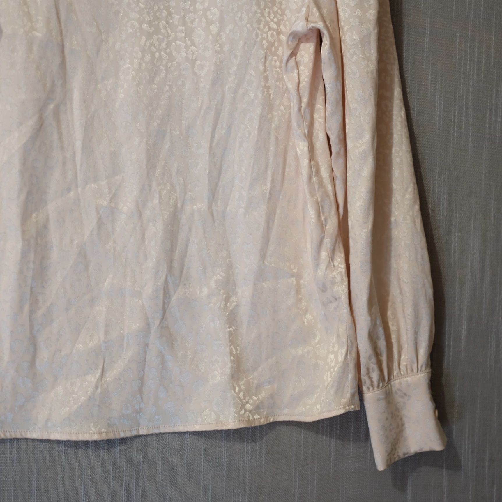 Vintage Sincerely Jules Animal Print Silky Top Pale Pink Lightweight Womens M Blouse Shirt Puff Sleeve Crew Neck Satin Polyester/Spandex Vintage No Size M / US 6-8 / IT 42-44 - 4 Thumbnail