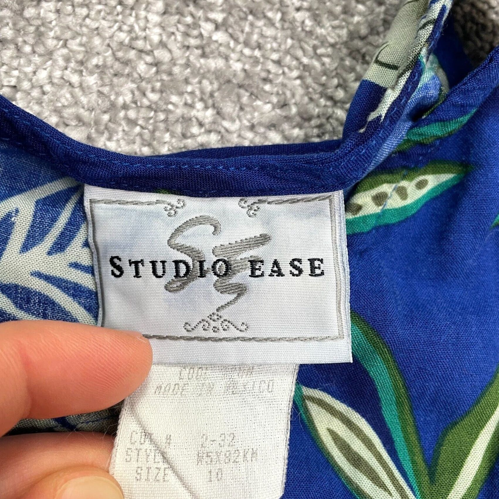 Vintage VINTAGE Studio Ease Blue Floral Midi Wrap Dress Womens 10 Sleeveless Slit Rayon Knit Strappy Sleeve 90s Bohemian Style - Mens? Women? Size L / US 10 / IT 46 - 4 Thumbnail