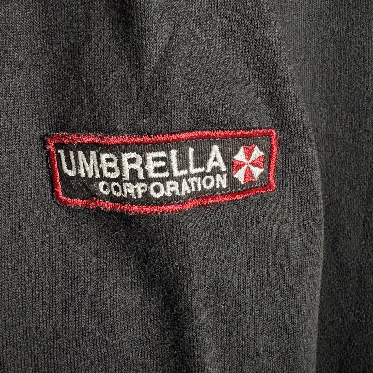 Playstation Vintage Resident Evil Biohazard Umbrella Capcom Game Hoodie Size US L / EU 52-54 / 3 - 3 Thumbnail