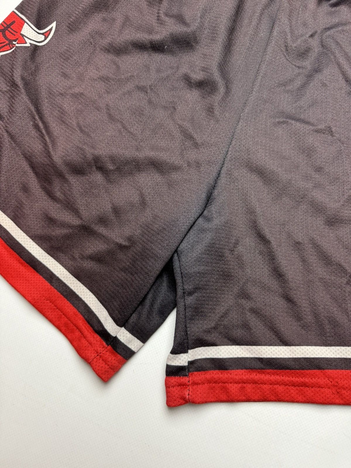 Champion × NBA × Vintage Rare vintage Chicago bulls NBA champion shorts Size US 32 / EU 48 - 3 Thumbnail