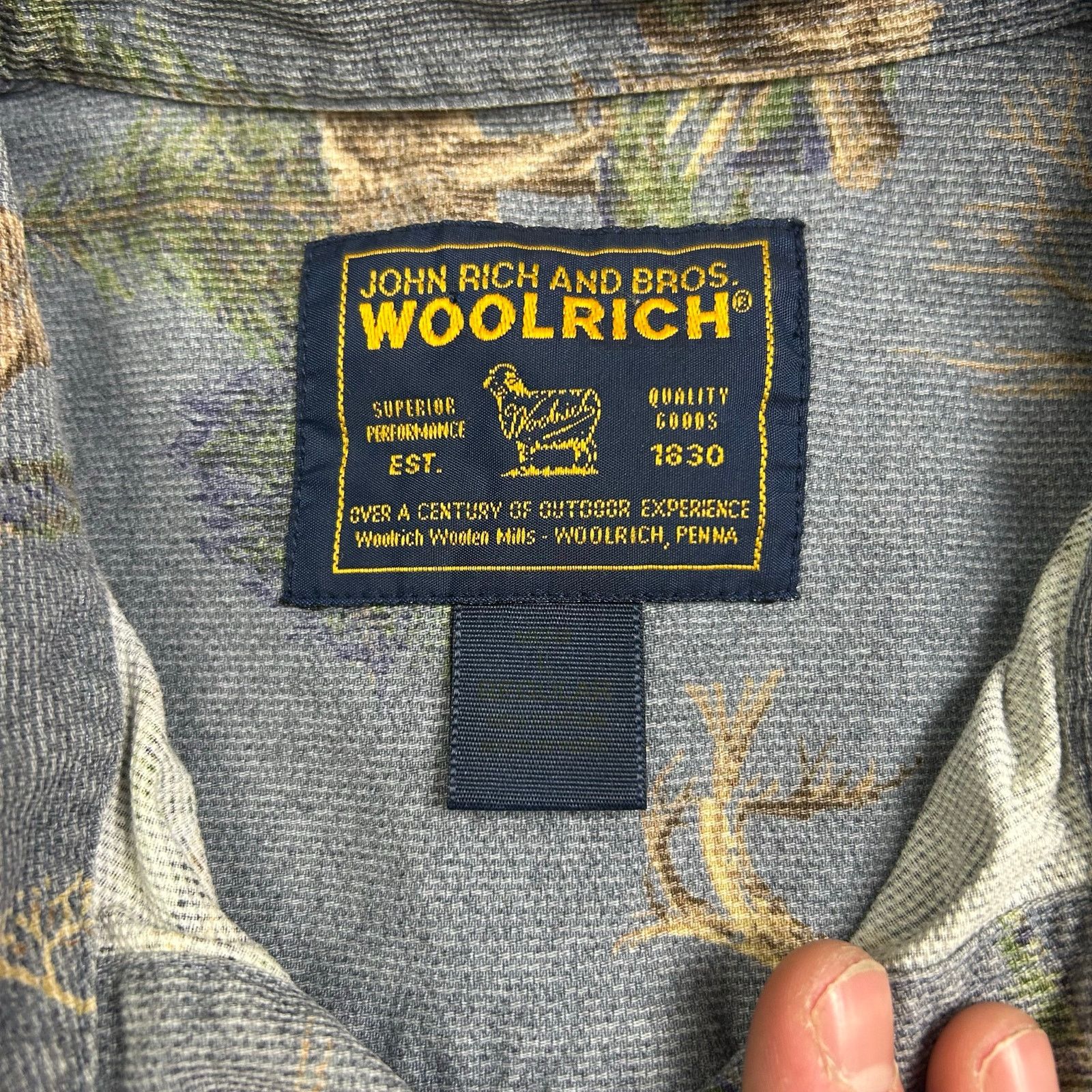 Woolrich Woolen Mills Vintage 1990s Woolrich Wolf in Forest Button-Down Shirt Size US L / EU 52-54 / 3 - 4 Thumbnail