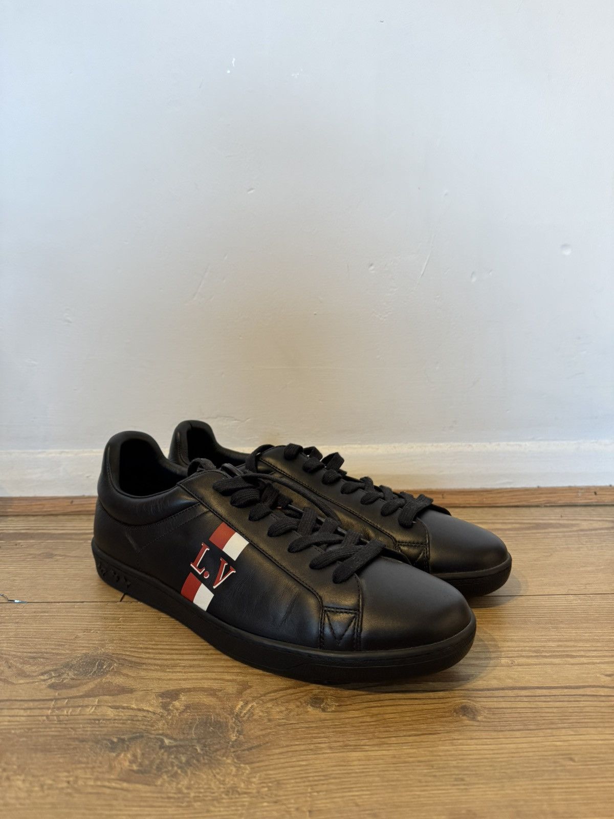 Louis Vuitton Louis Vuitton Black Leather Sneakers Size US 9 / EU 42 - 1 Thumbnail