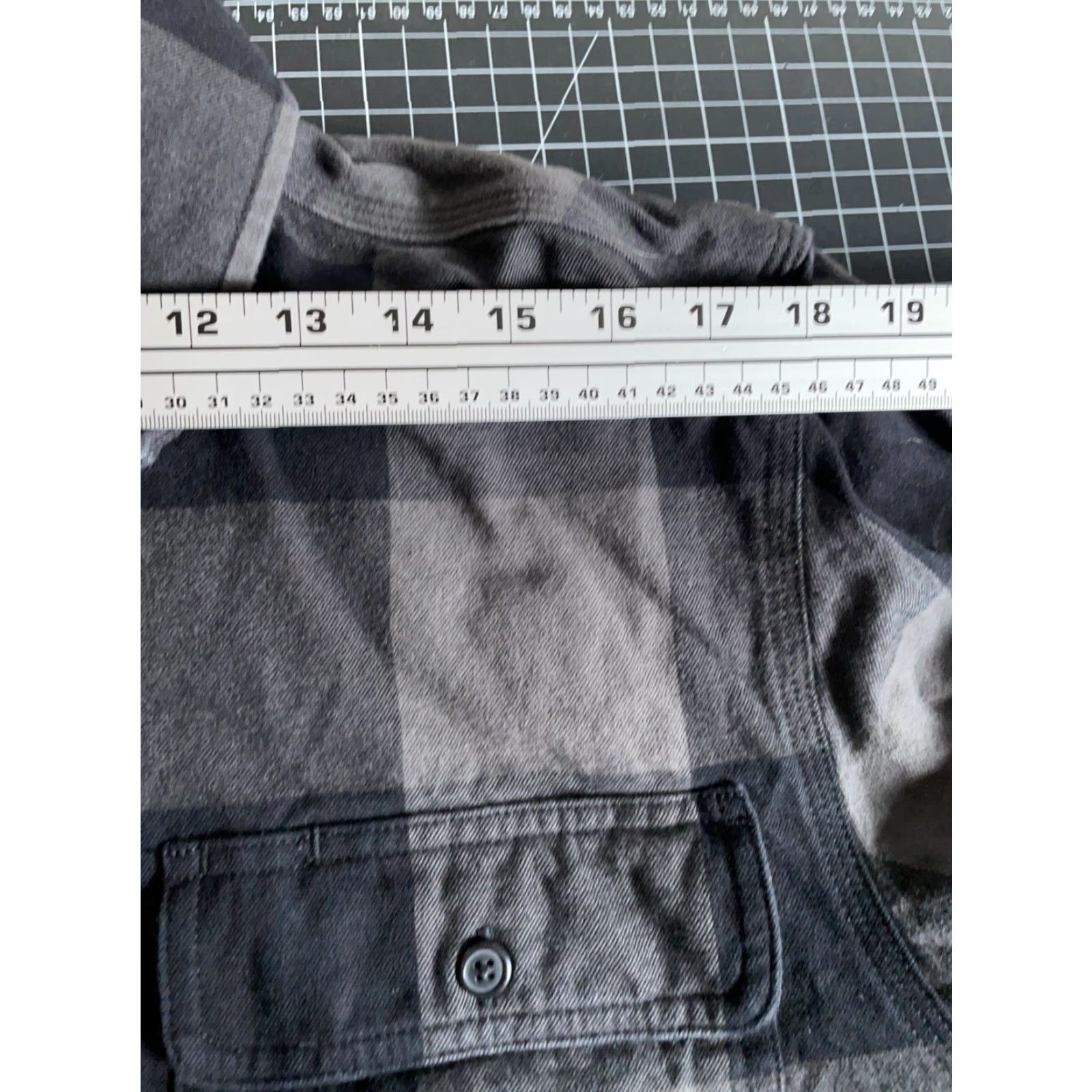 Carhartt VINTAGE? No, but Carhartt Loose Fit Flannel Shirt Men’s Medium Gray Black Check Pattern 107013 Size US M / EU 48-50 / 2 - 7 Thumbnail