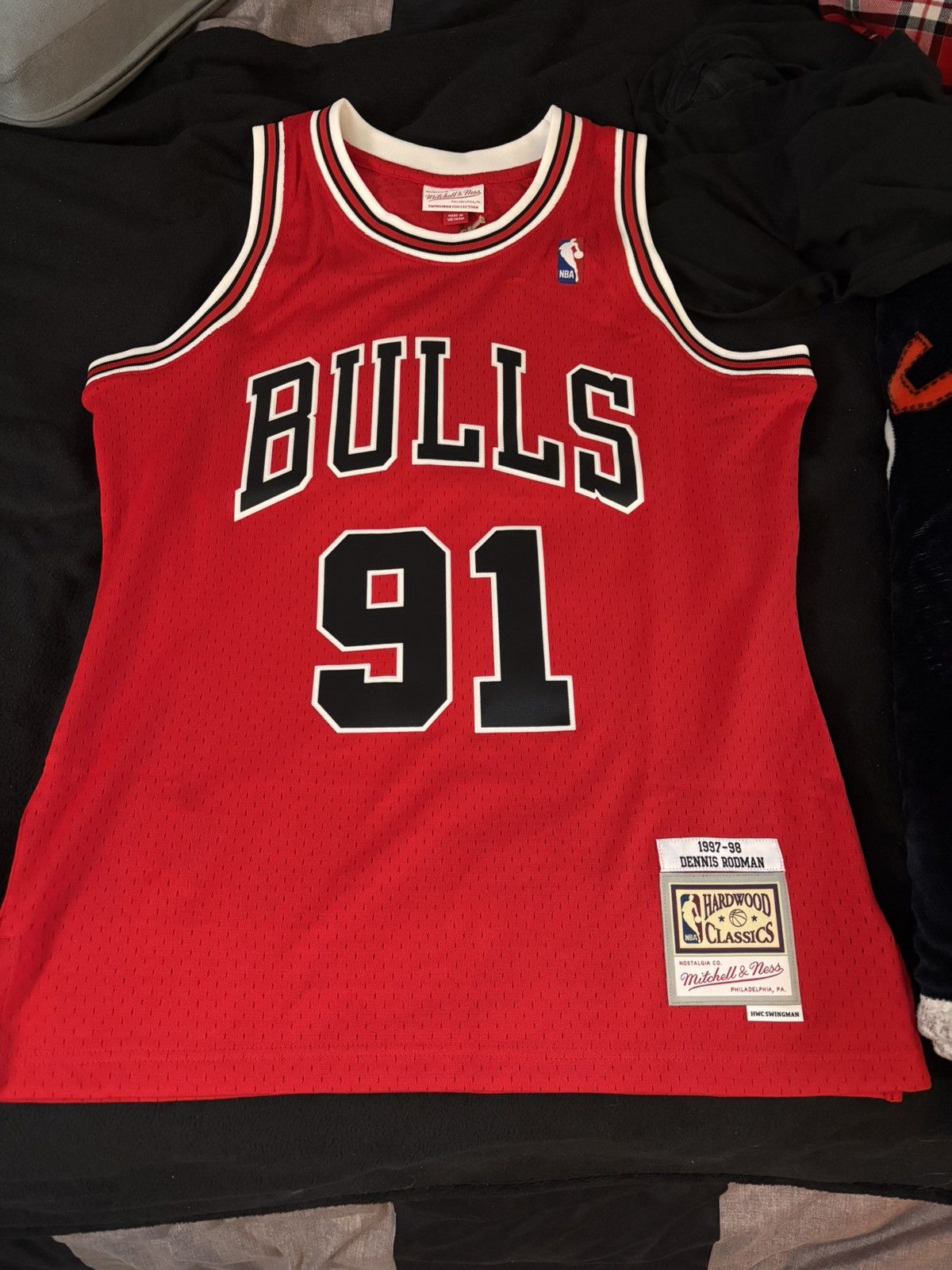 Mitchell & Ness Dennis Rodman ‘Red’ 1997-1998 Bulls Throwback Jersey Size US M / EU 48-50 / 2 - 1 Thumbnail