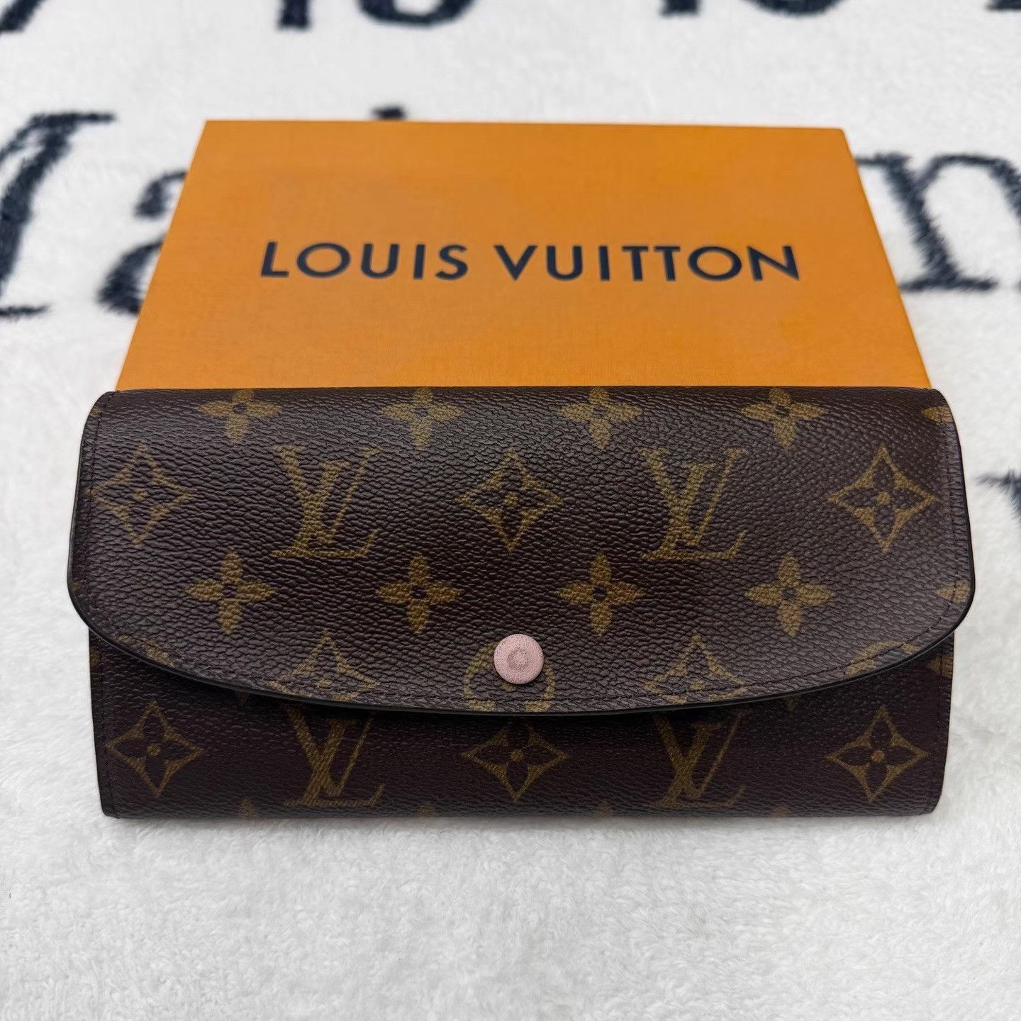 Louis Vuitton Brown Patterned Foldover Wallet Size ONE SIZE - 1 Thumbnail
