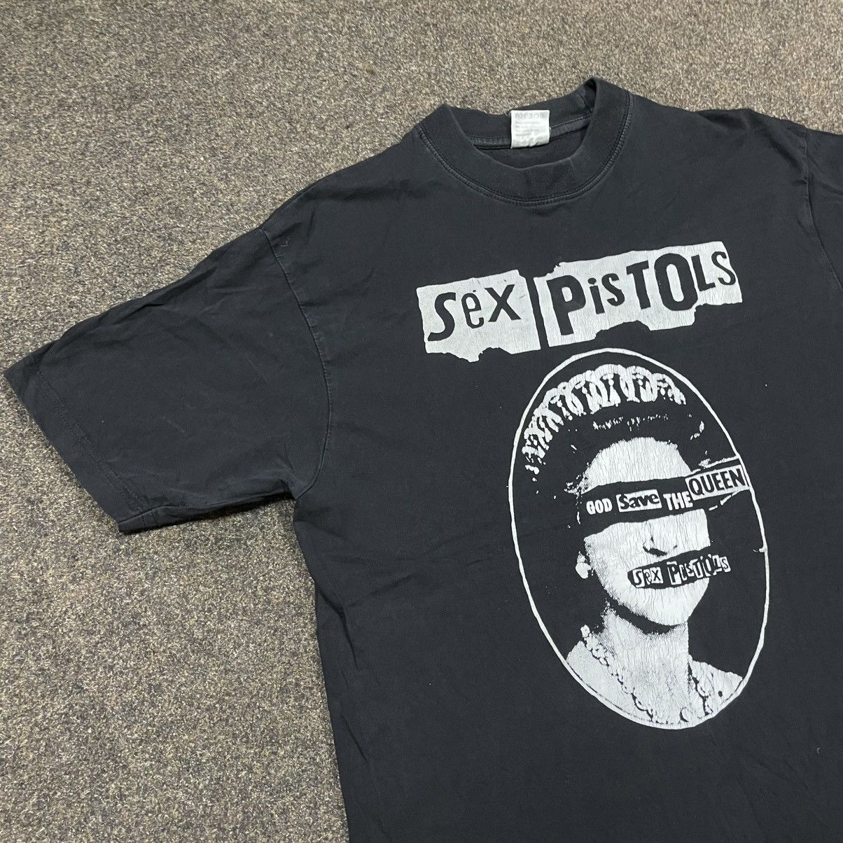 Band Tees Vintage SEX PISTOLS SKELETON CREEPY ABSTRACT HORROR BONES Size US L / EU 52-54 / 3 - 2 Thumbnail