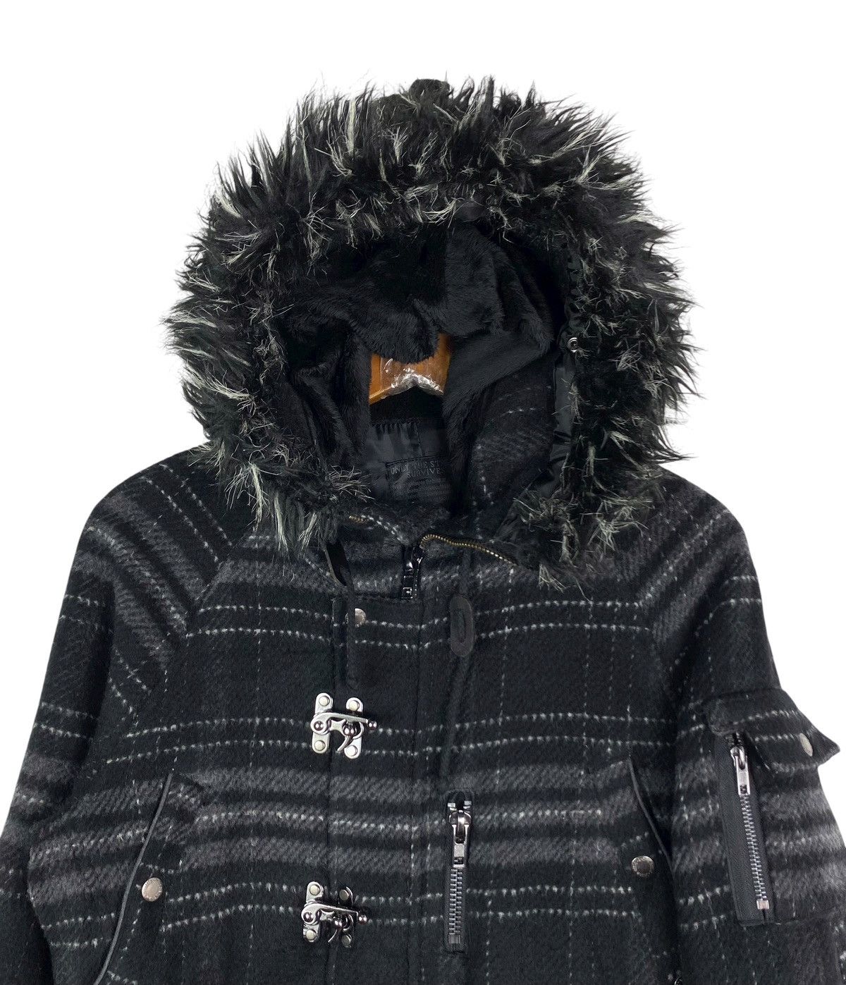 In The Attic In The Attic archive ‘style Steel Lock Buckles Faux Fur Hood Size US S / EU 44-46 / 1 - 4 Thumbnail
