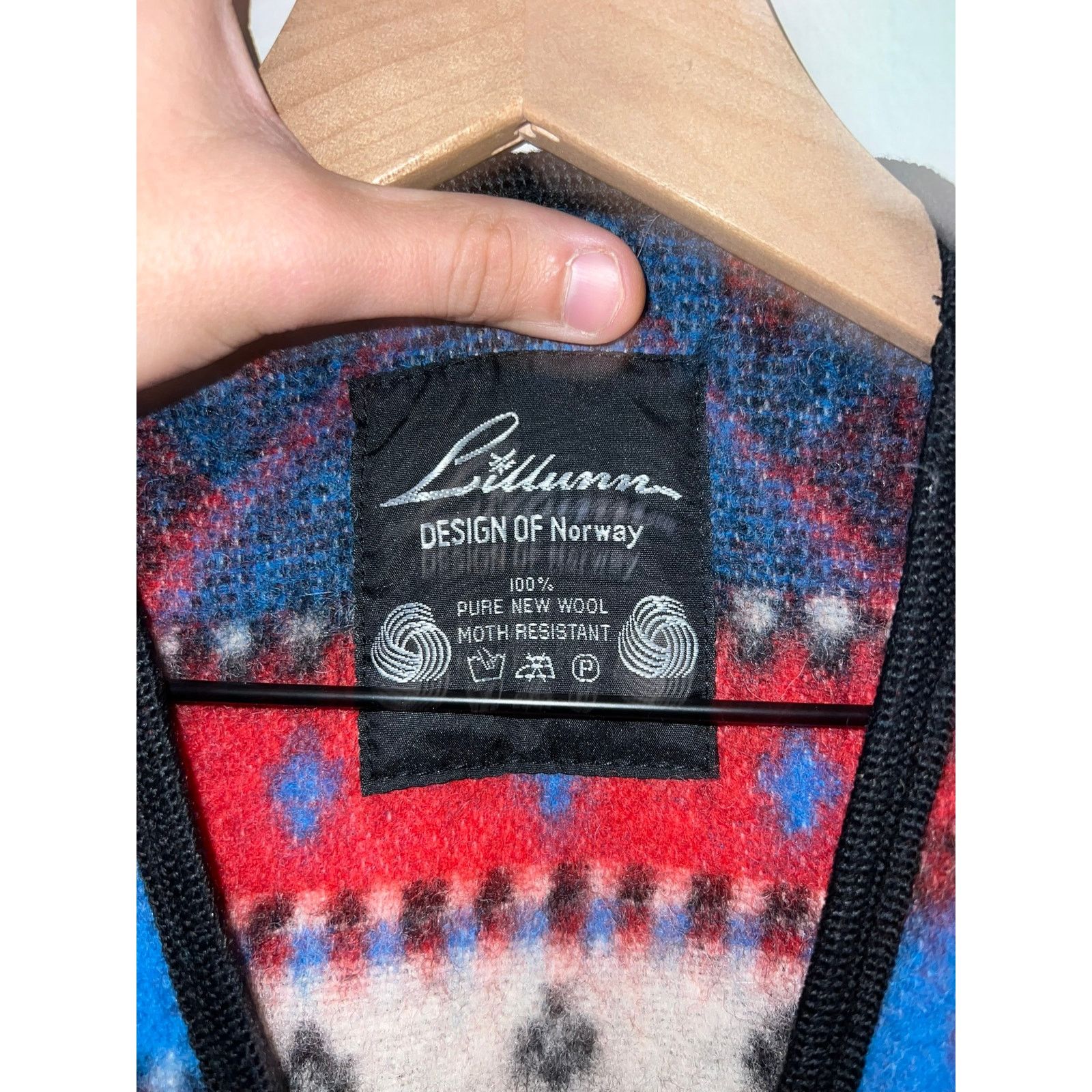 Vintage Vintage Norway Wool Vest Liliumn Design Of Norway XL Size US XL / EU 56 / 4 - 7 Thumbnail