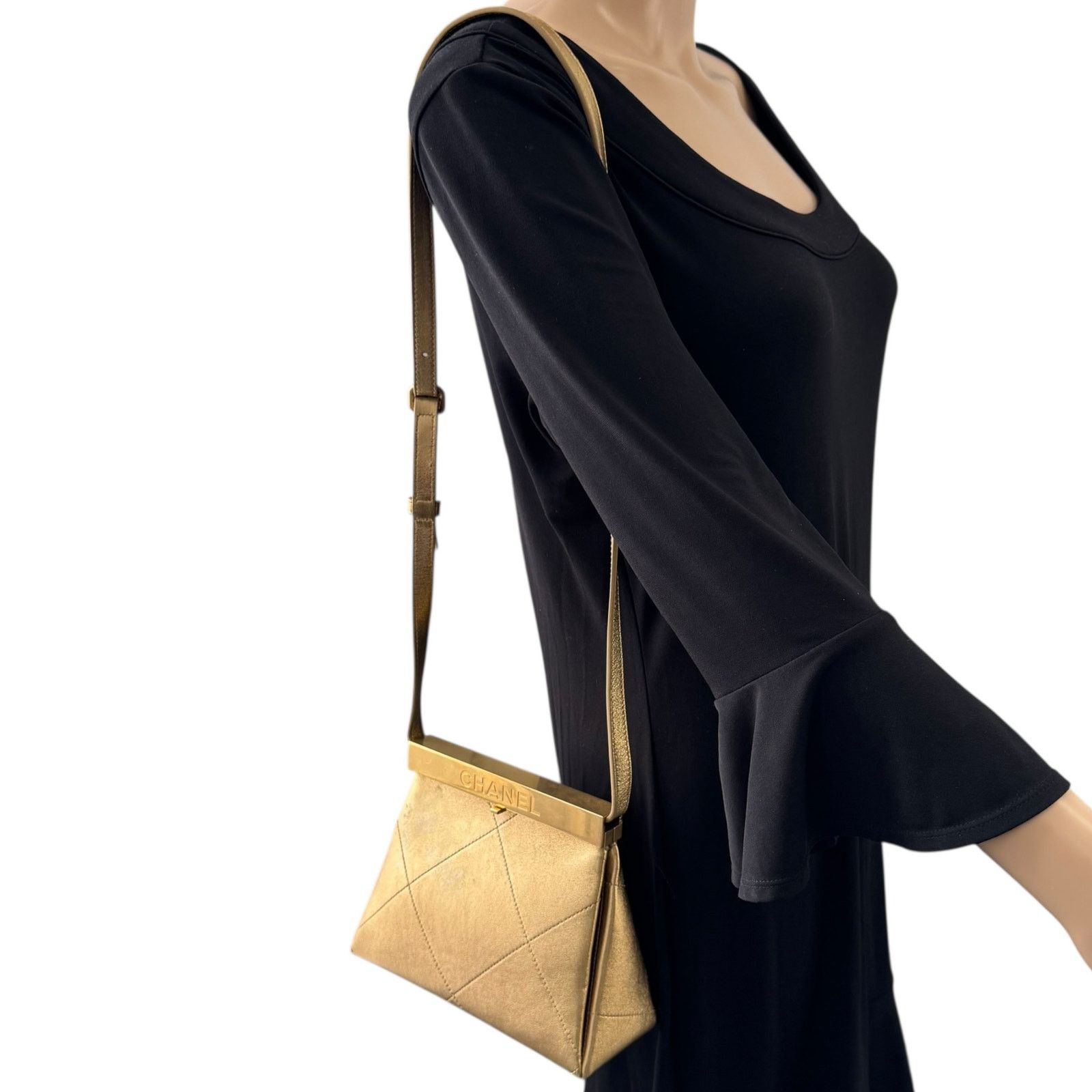 Chanel Chanel Matelassé Kiss Lock Frame Shoulder Bag Size ONE SIZE - 3 Thumbnail