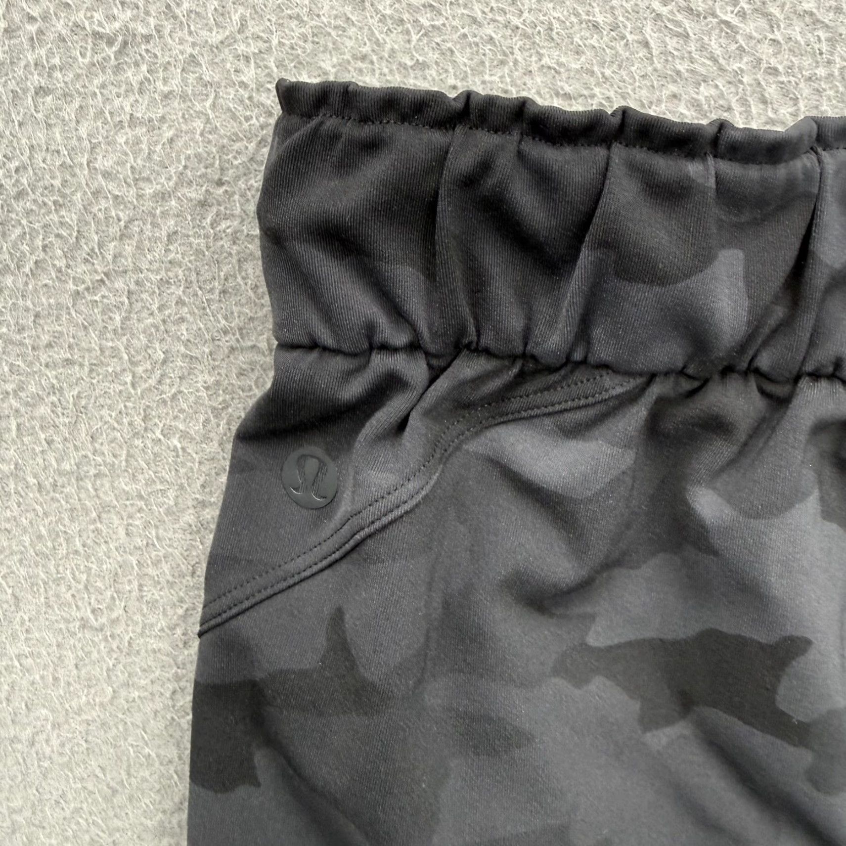 Lululemon Lululemon Jogger Pants Women 10 Gray Camouflage Elastic Waist Pockets Athletic Stretch Size 32" / US 10 / IT 46 - 4 Thumbnail