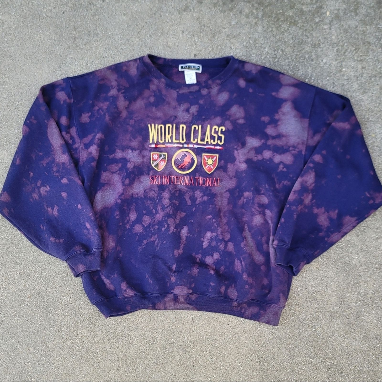 The Unbranded Brand Vtg World Class Ski International Bleach-dyed Sweatshirt Size US XL / EU 56 / 4 - 1 Thumbnail