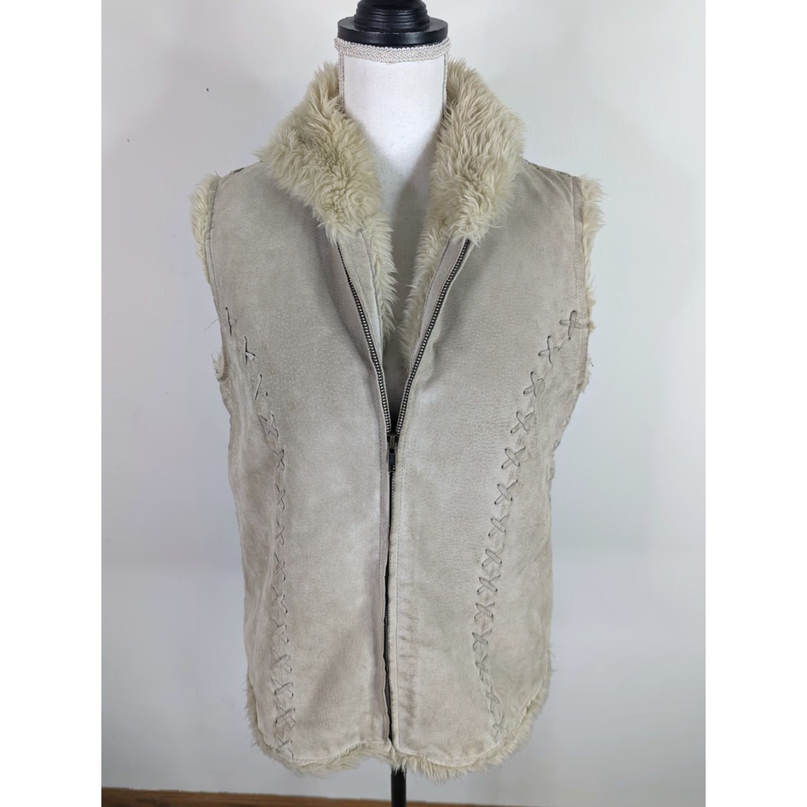 Vintage Ruff Hewn Suede Zip-Up Vest Tan Genuine Leather Faux-Fur Lining Women's M Vest Casual Western/Western, Women, Tan, Lined, Full-Zip Size M / US 6-8 / IT 42-44 - 2 Thumbnail