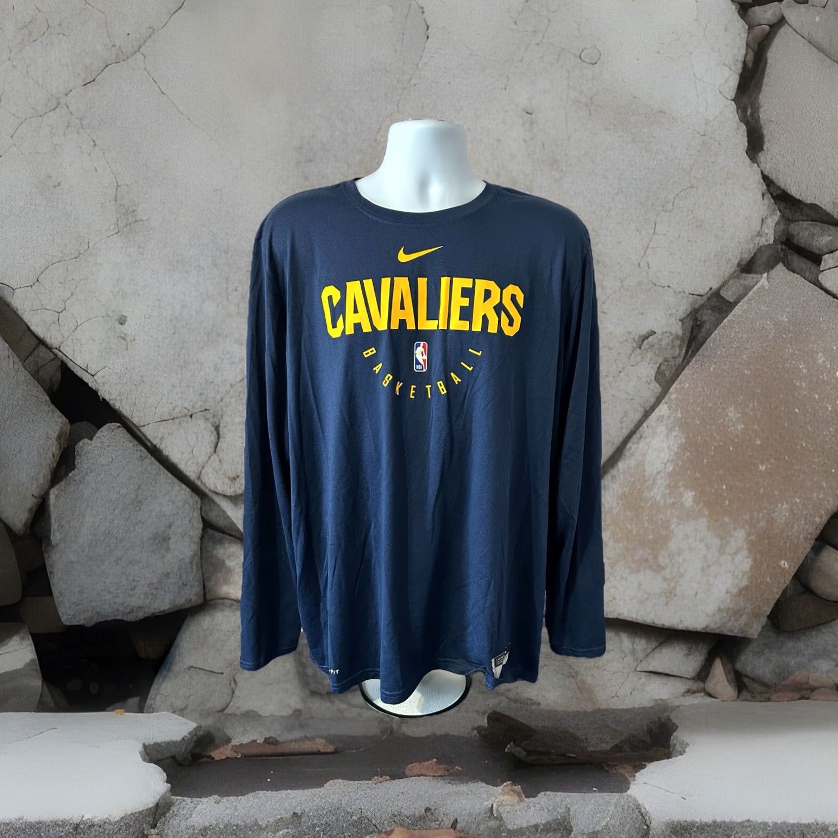 Nike VINTAGE Cleveland Cavaliers Cavs Nike Dri-Fit Long Sleeve Shirt Men 2XL Tall Navy blue Nike Dri-Fit Logo Sports NBA Basketball Mens Size US XXL / EU 58 / 5 - 2 Thumbnail