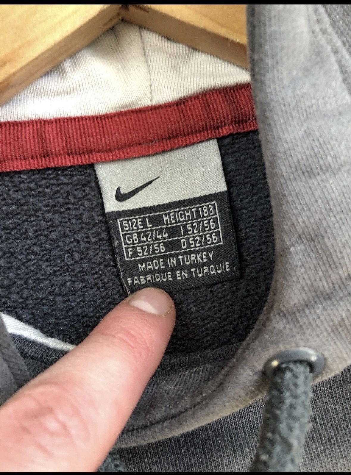 Nike NIKE Vintage Big Logo Hoodie Streetwear Hype Rare Casual Size US L / EU 52-54 / 3 - 5 Thumbnail
