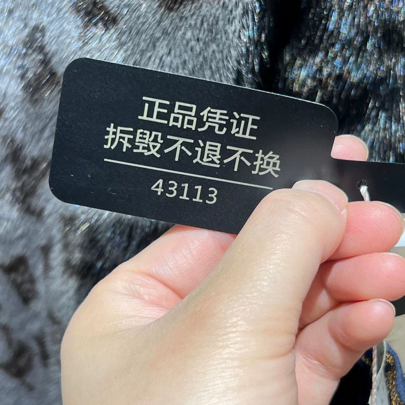 Louis Vuitton Louis Vuitton Grey and black aged mink reversible scarf Size ONE SIZE - 6 Thumbnail