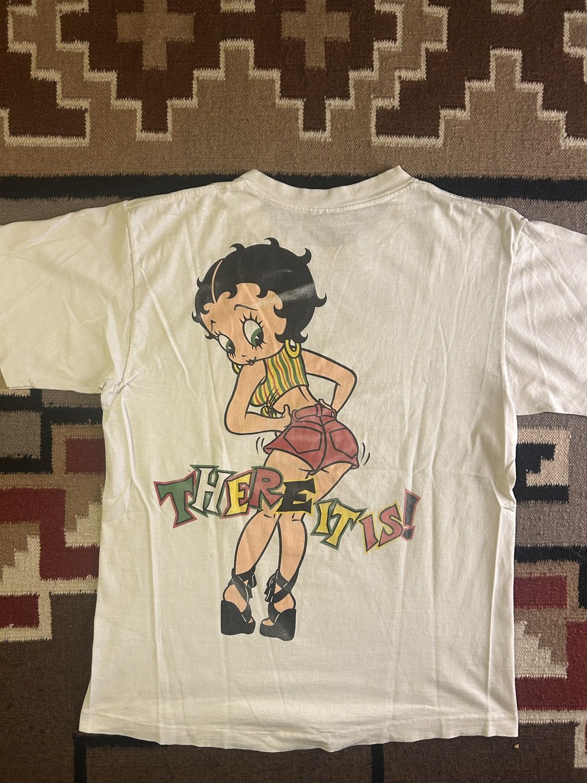 Vintage Vintage Betty Boop There It Is! Graphic T-Shirt White Men's Size US L / EU 52-54 / 3 - 3 Thumbnail