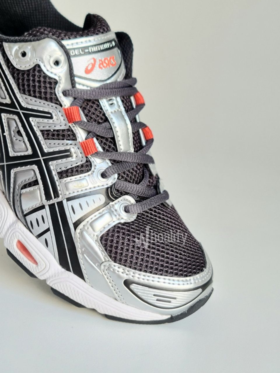 Asics Asics Gel Nimbus 9 Graphite Grey Red 1201A424-023 Size US 5.5 / EU 38 - 3 Thumbnail