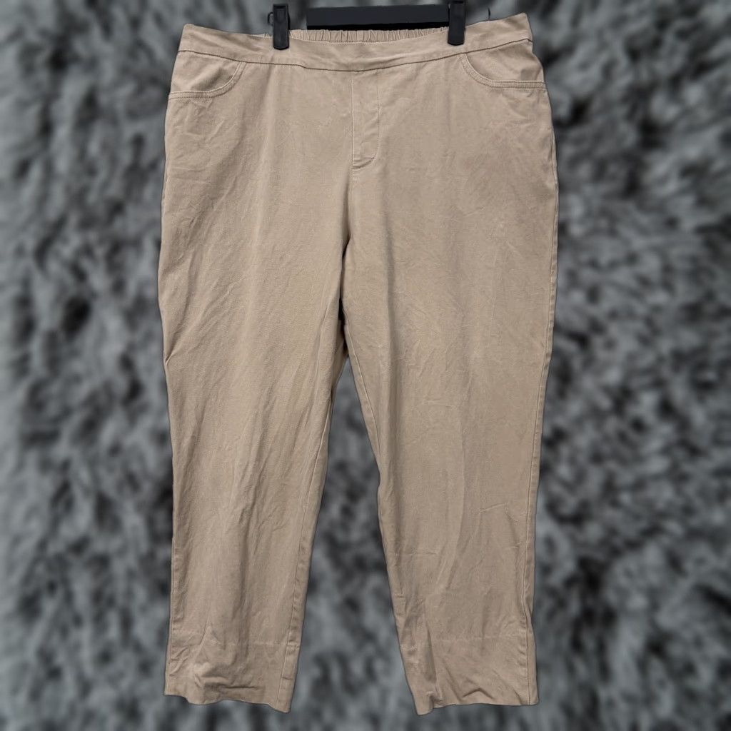 Vintage Isaac Mizrahi Live! Capri Pants Womens 18W Capri Pants Beige Twill Stretch Pockets Elastic Waist Pull On Casual plus size Size 40" / US 18 - 1 Thumbnail