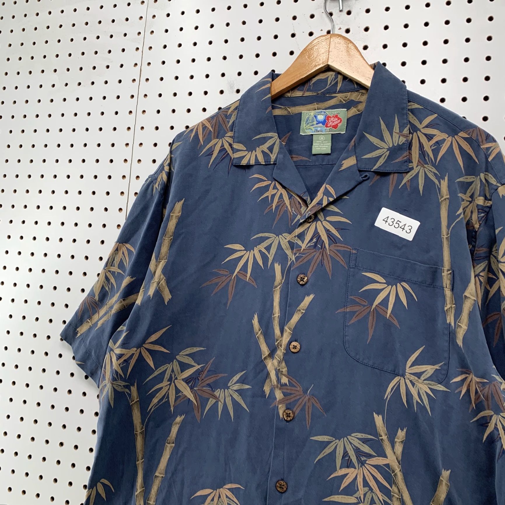 Hilo Hattie VINTAGE Hilo Hattie Shirt Hawaiian Button-Up Mens M Blue Floral Silk Short Sleeve 100% Silk Hawaiian Theme Mens Size US M / EU 48-50 / 2 - 2 Thumbnail