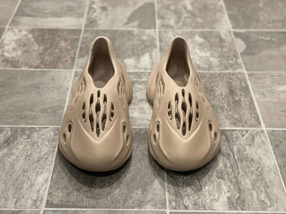 Adidas × Kanye West × Yeezy YEEZY FOAM RNNR MIST SIZE 8 350 700 500 Size US 8 / EU 41 - 1 Thumbnail