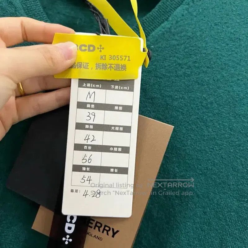 Burberry Burberry Green Wool V-Neck Sweater for Women. Size M / US 6-8 / IT 42-44 - 5 Thumbnail