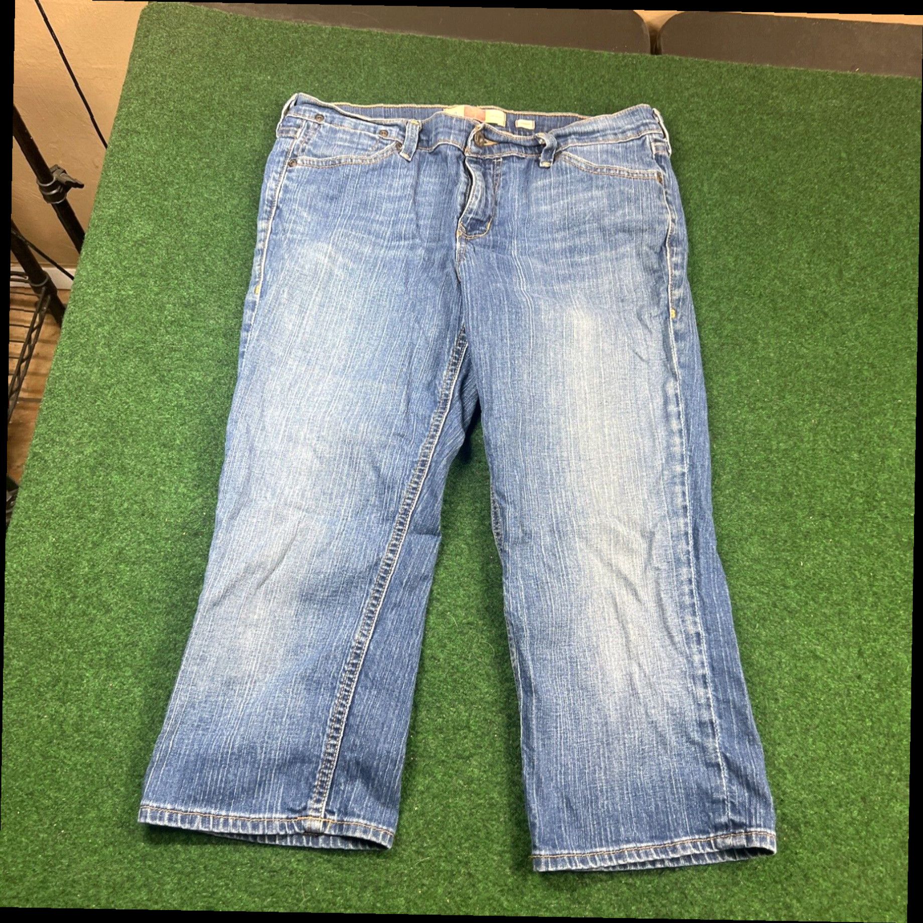 Old Navy Old Navy Capri Jeans 12 Women's Low Waist Stretch Denim Blue 34x22 Size 34" / US 12 / IT 48 - 1 Thumbnail