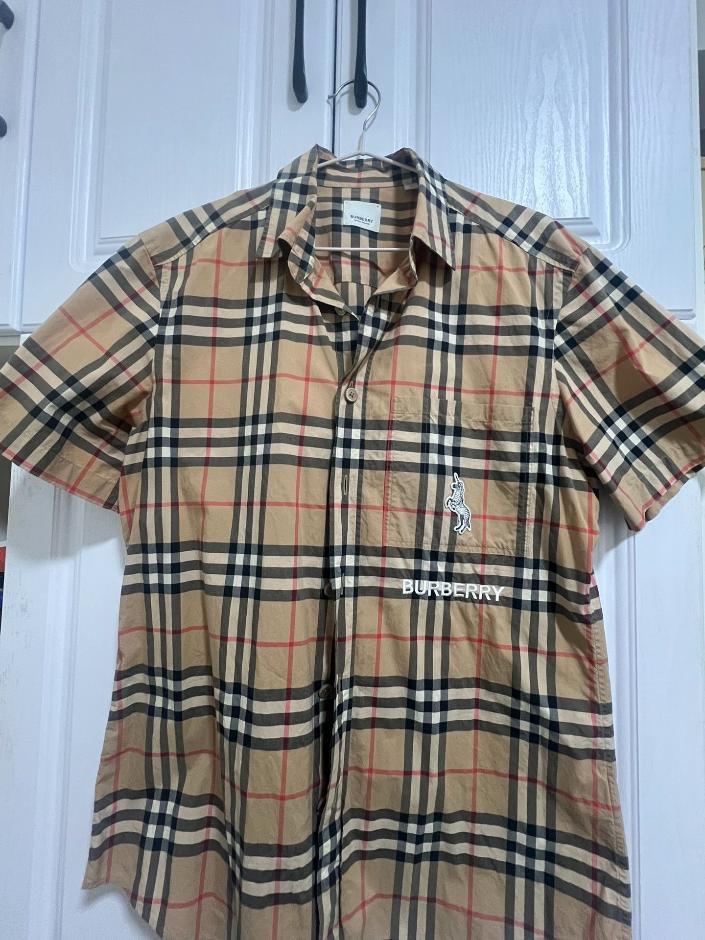 Burberry Burberry Unicorn Graphic Short Sleeve Shirt Size US M / EU 48-50 / 2 - 1 Thumbnail