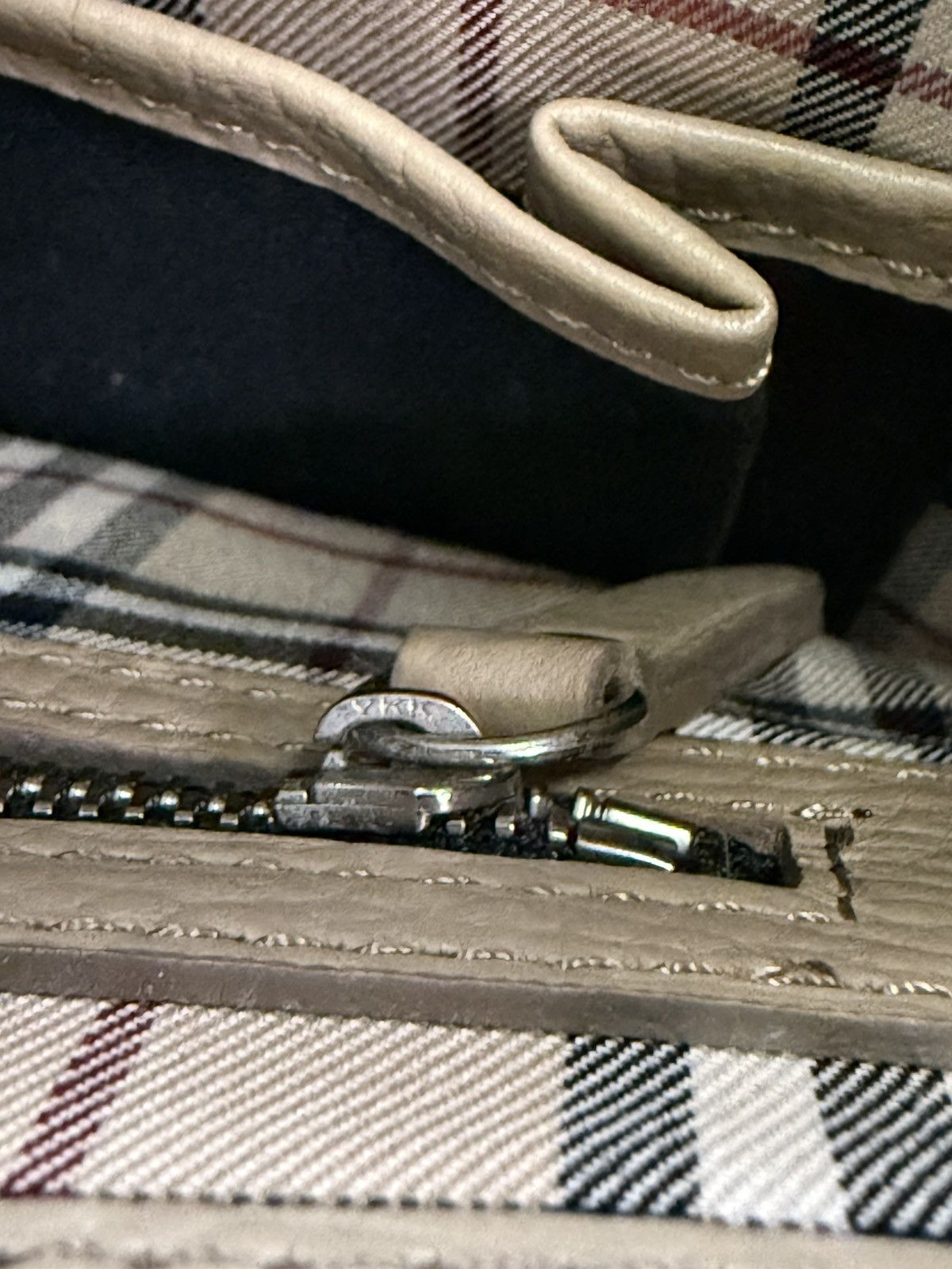 Burberry AUTHENTIC BURBERRY LEATHER SHOULDER/CROSSBODY BAG Size ONE SIZE - 20 Thumbnail