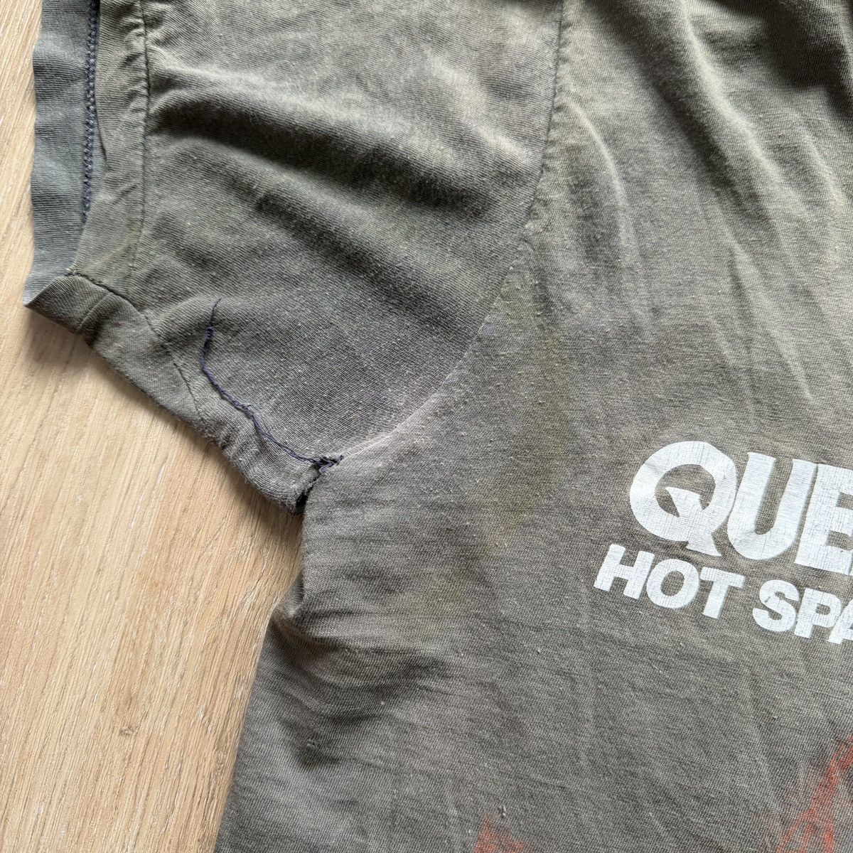 Other Thrashed 1982 Queen Tour Tshirt size Small Size US S / EU 44-46 / 1 - 9 Thumbnail