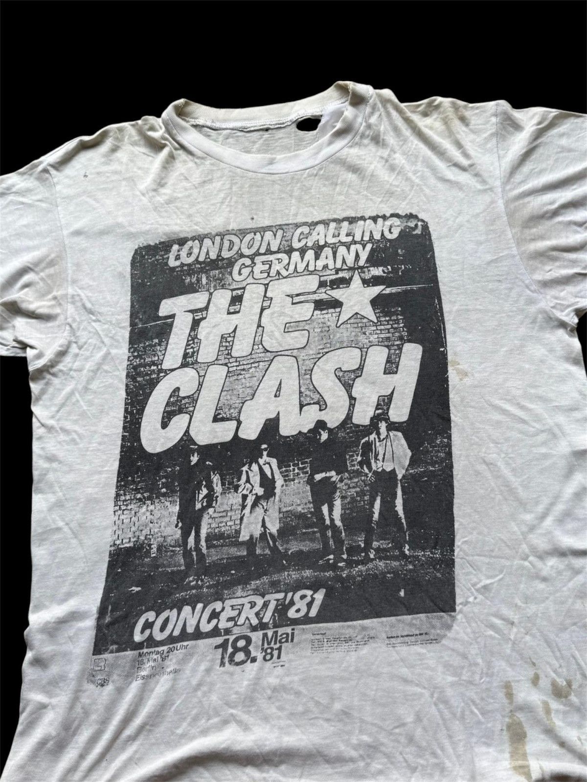 Band Tees Vintage 80s The Clash Distressed Thrashed Band Tee Size US L / EU 52-54 / 3 - 1 Thumbnail