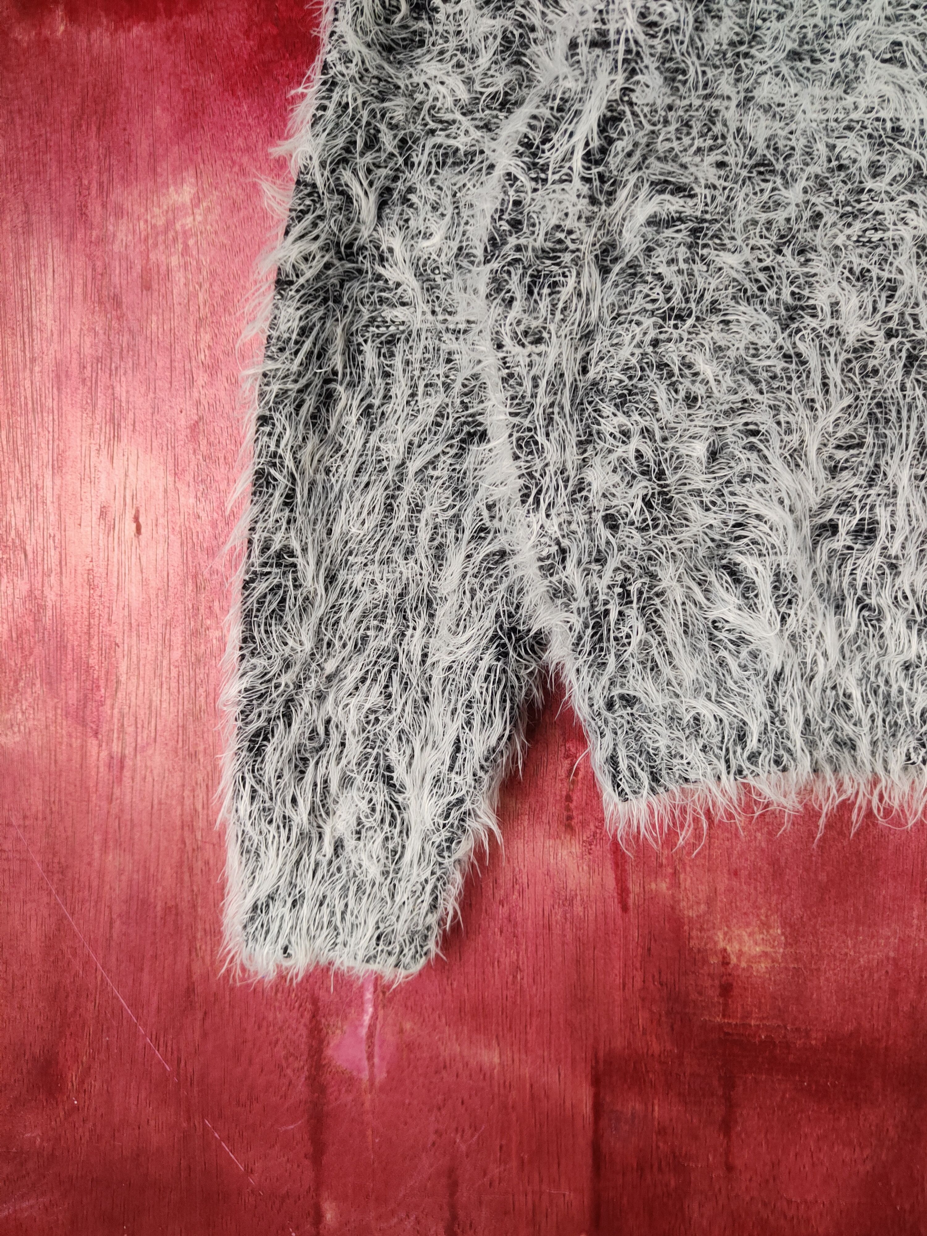Japanese Brand H&M White Navy Shag Shaggy Fur Mohair Knitwear #S2106 Size S / US 4 / IT 40 - 4 Thumbnail