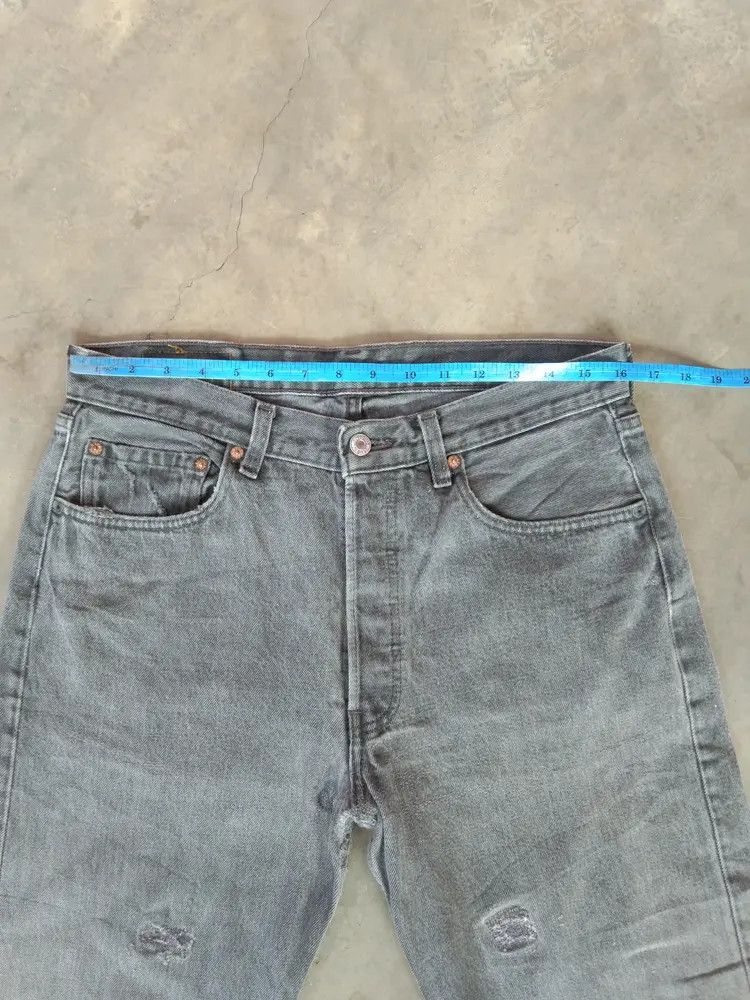 Levi's 90s Vintage Levi's 501 Made In USA Distressed Jeans 32x31 Size US 32 / EU 48 - 11 Thumbnail