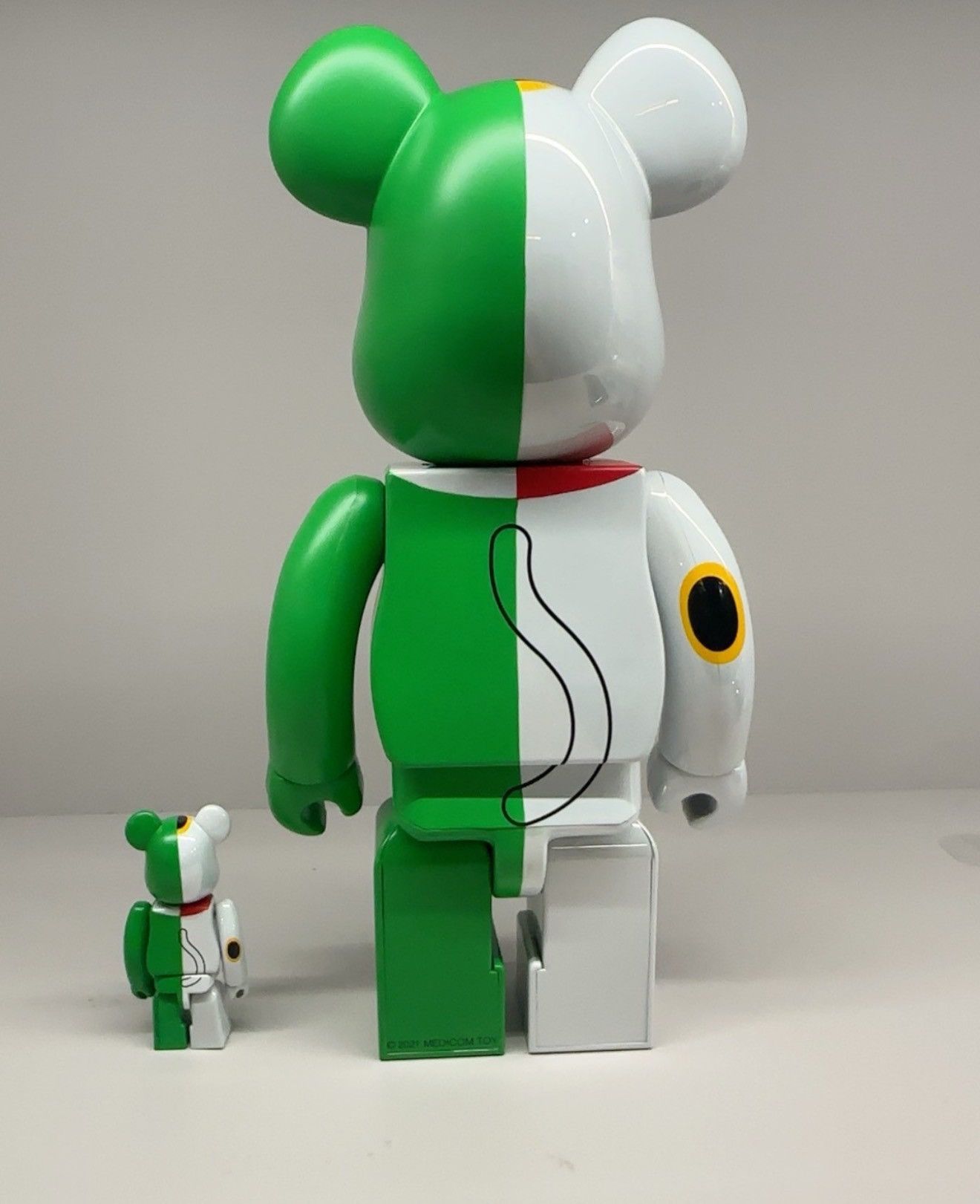 Japanese Brand Bearbrick Lucky Cat Money Luck White Green 100% & 400% Set Size ONE SIZE - 2 Thumbnail