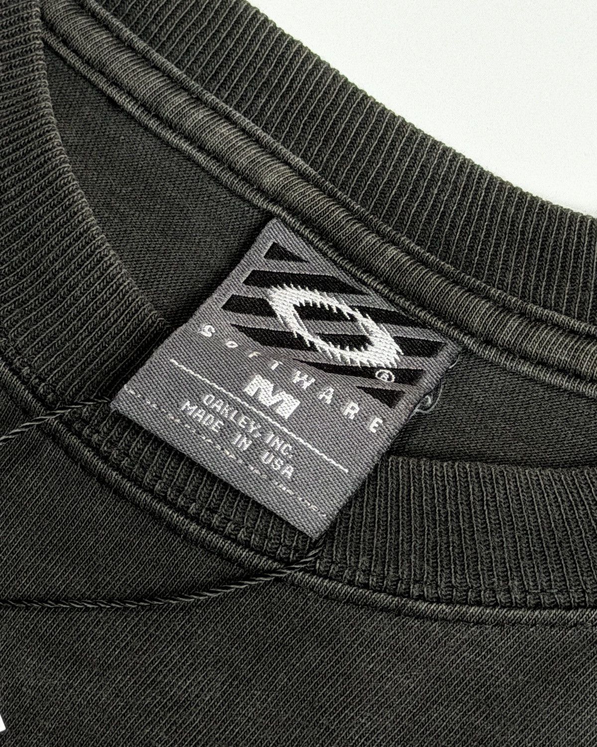 Oakley 1990'S OAKLEY SOFTWARE HEADQUARTERS "ONE ICON" (SUPER RARE) Size US M / EU 48-50 / 2 - 2 Thumbnail