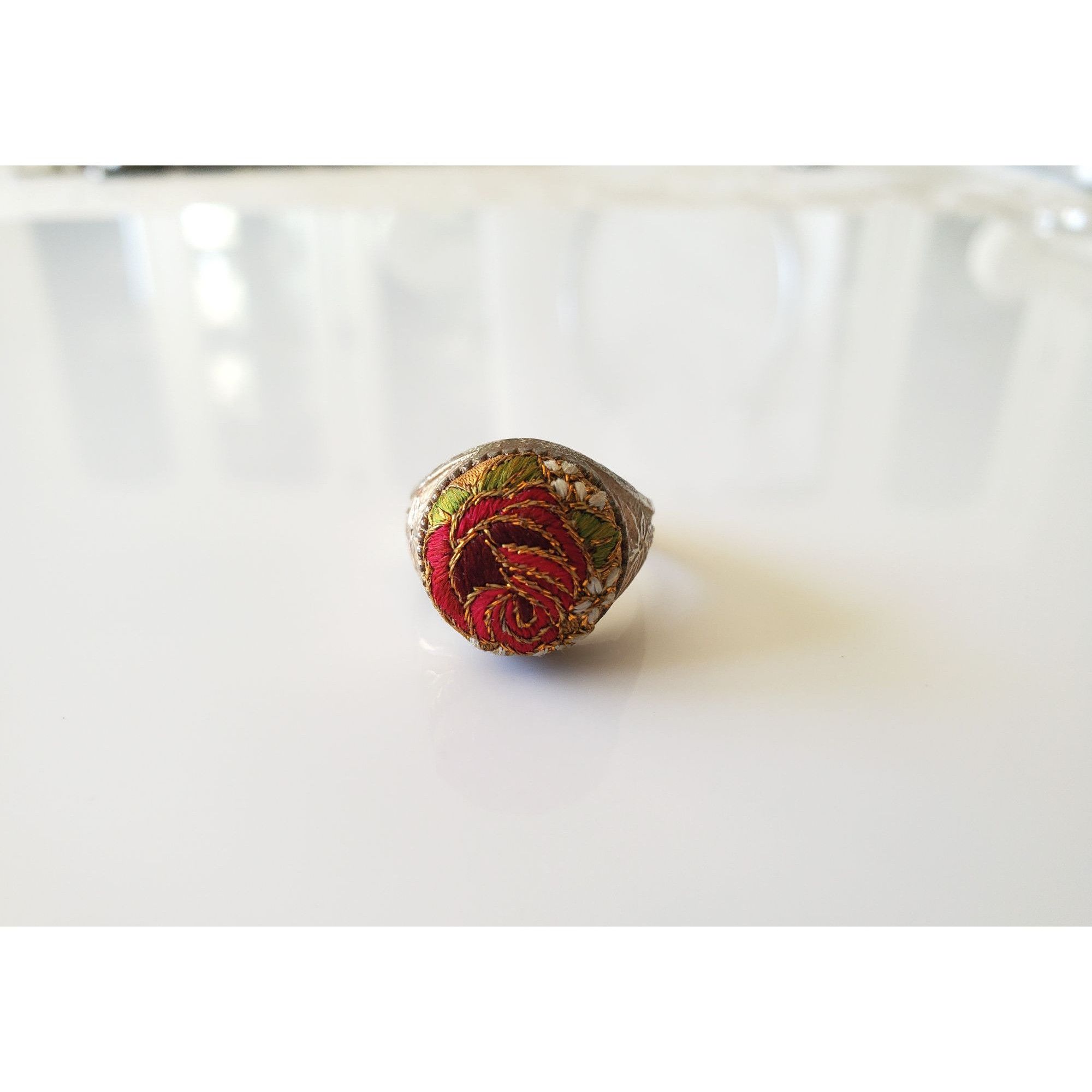 Vintage Vintage Silver-plated Boho Fabric Embroidered Ring Size ONE SIZE - 2 Thumbnail